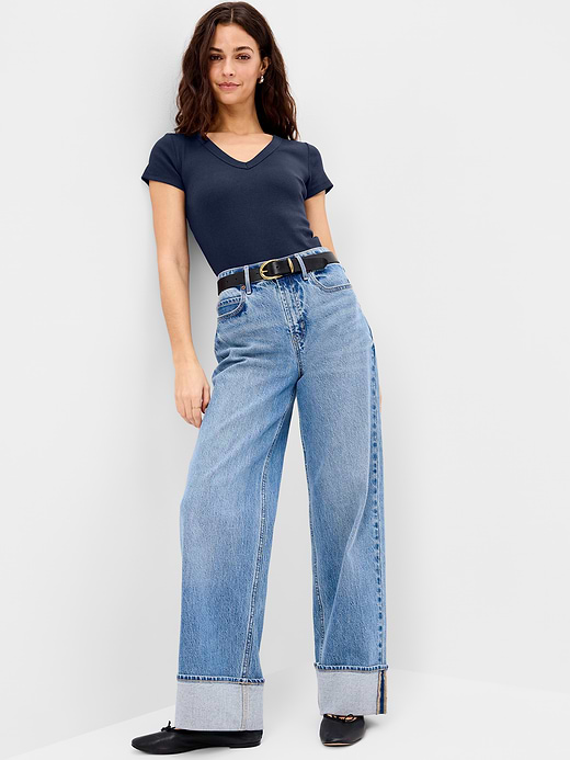 Old Navy Snug Crop V-Neck Ribbed T-Shirt — photo 4