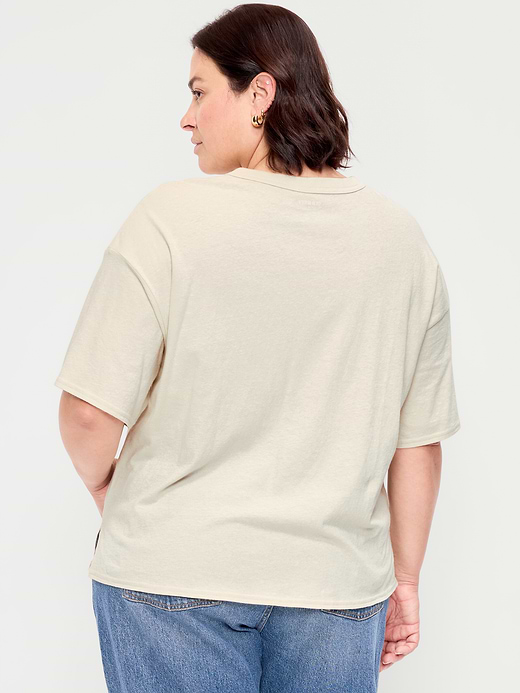 Old Navy Short-Sleeve Loose Graphic T-Shirt — photo 9