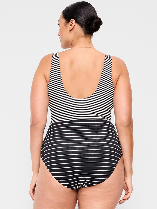 Old Navy Textured One-Piece Cut-Out Swimsuit — photo 9