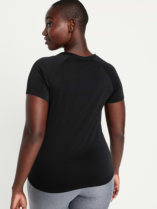 Old Navy Fluid Seamless Fitted T-Shirt — photo 7
