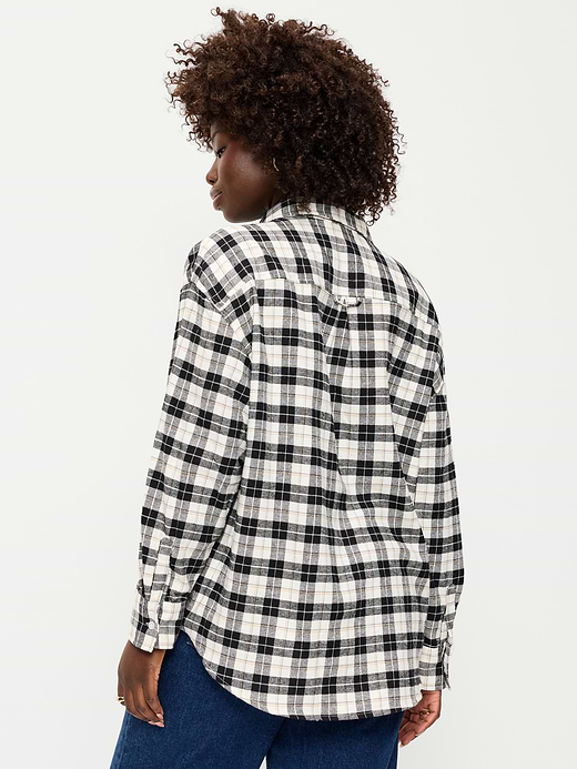 Old Navy Oversized Button-Down Boyfriend Flannel Shirt — photo 7