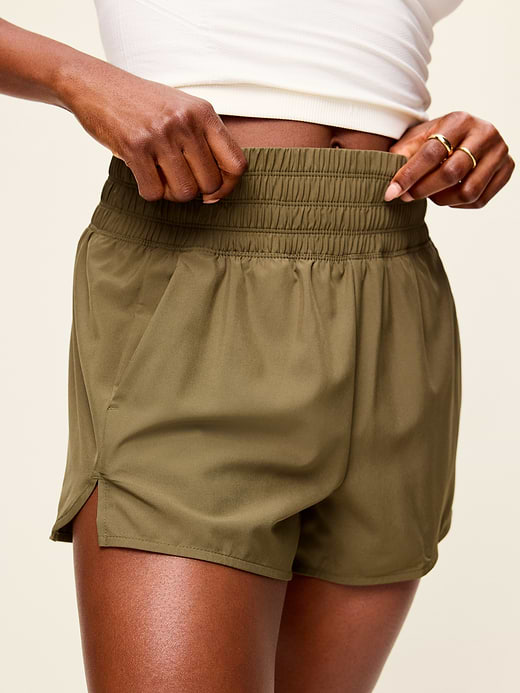 Old Navy Extra High-Waisted Crinkle Run Shorts -- 3-inch inseam — photo 4
