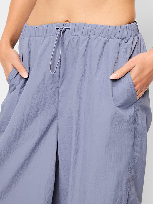 Old Navy Pull-On Windbreaker Parachute Pants — photo 4