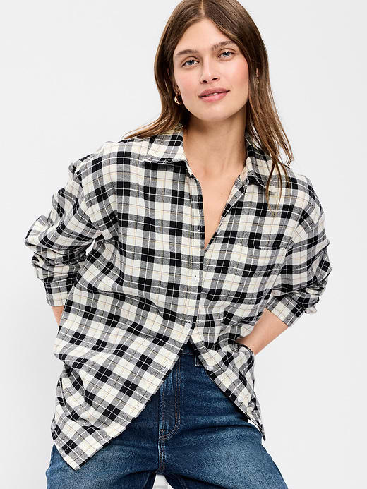 Old Navy Oversized Button-Down Boyfriend Flannel Shirt — photo 4