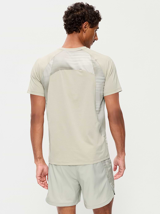 Old Navy Slim Fit Performance Vent T-Shirt — photo 3