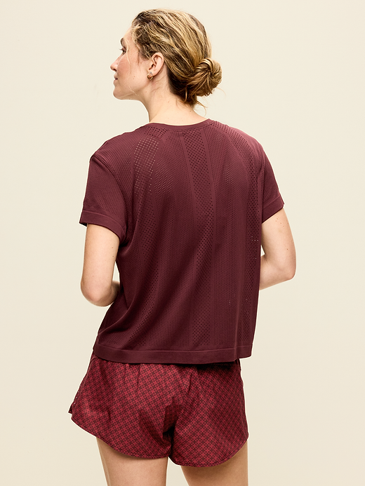 Old Navy Fluid Seamless Loose T-Shirt — photo 3