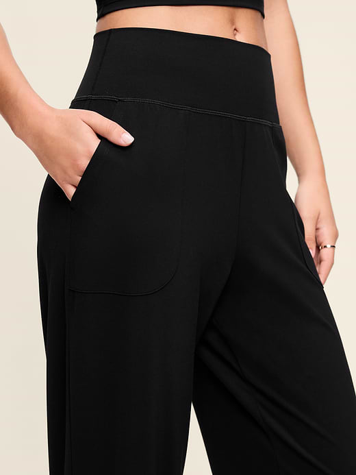 Old Navy High-Waisted StudioSmooth Jogger — photo 6