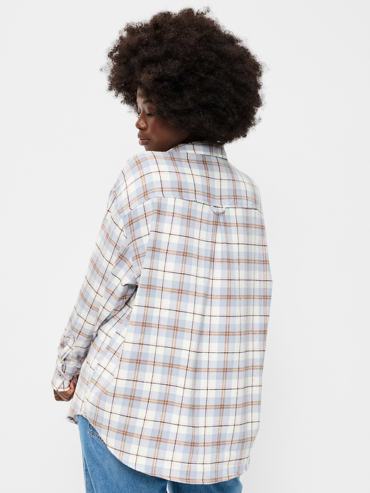 Old Navy Oversized Button-Down Boyfriend Flannel Shirt — photo 7