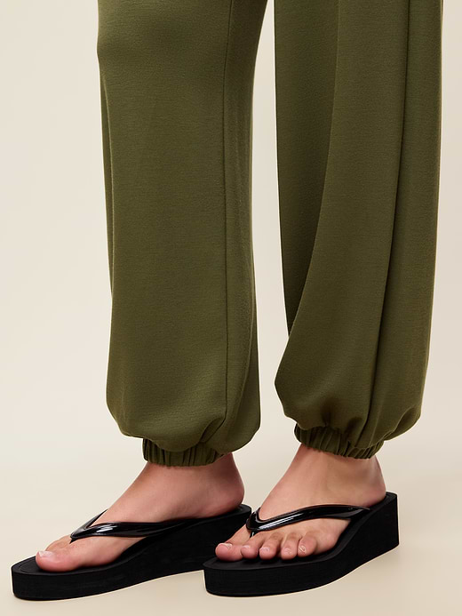 Old Navy Oversized Bounce Lite Bubble Joggers — photo 5