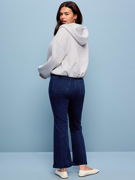 Old Navy High-Waisted Weekender Pull-On Crop Flare Jeans — photo 8