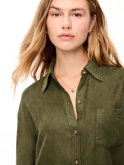 Old Navy Oversized Boyfriend Button-Down Faux-Suede Shirt — photo 5