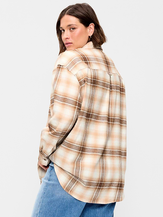 Old Navy Oversized Button-Down Boyfriend Flannel Shirt — photo 7
