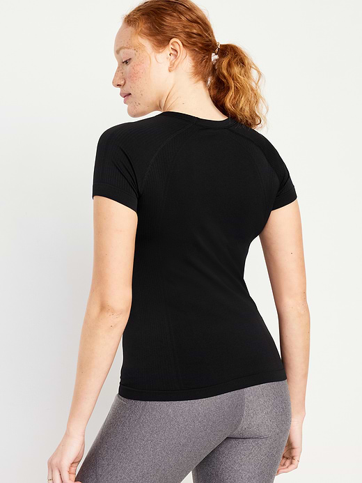 Old Navy Fluid Seamless Fitted T-Shirt — photo 3