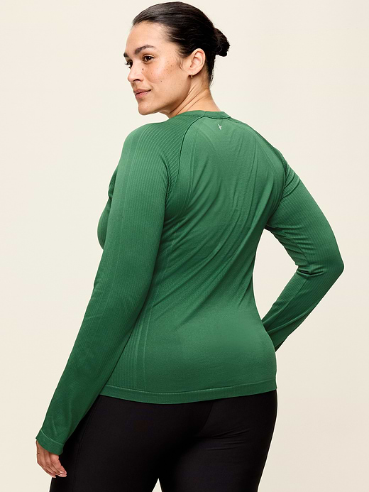 Old Navy Fluid Seamless Fitted Top — photo 9