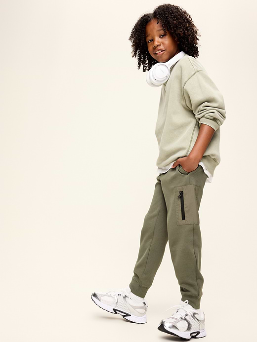 Old Navy Dynamic Fleece Utility Jogger Sweatpants for Boys — photo 4