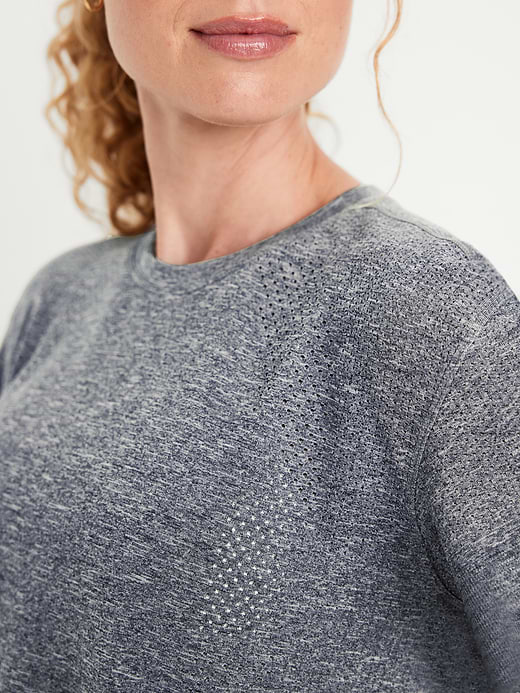 Old Navy Fluid Seamless Loose T-Shirt — photo 5