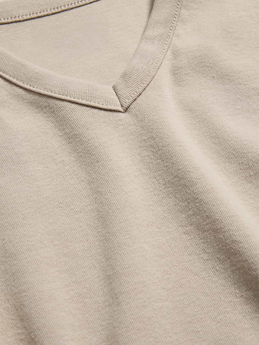Old Navy Snug High V-Neck T-Shirt — photo 5