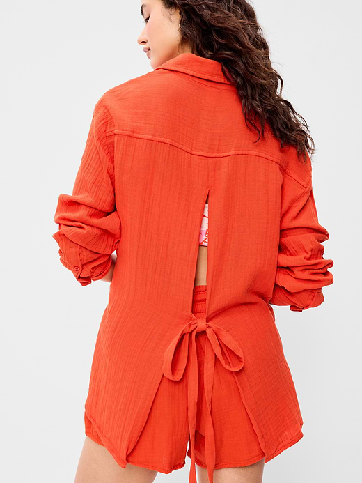 Old Navy Open-Back Crinkle Gauze Button-Down Shirt — photo 5
