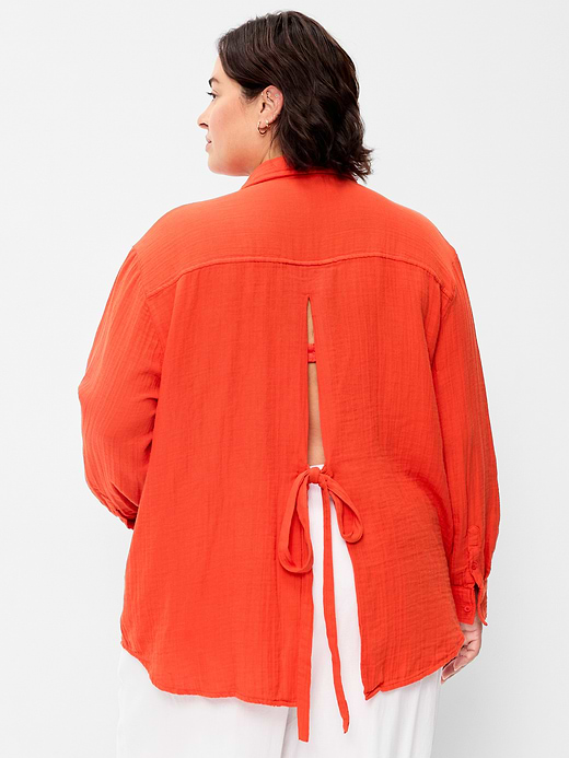 Old Navy Open-Back Crinkle Gauze Button-Down Shirt — photo 9