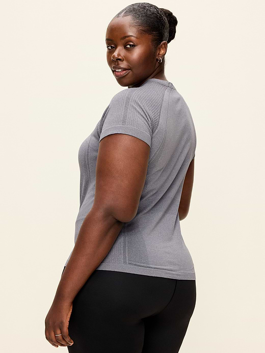 Old Navy Fluid Seamless Fitted T-Shirt — photo 9