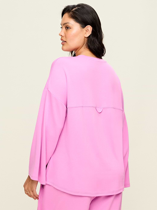 Old Navy Bounce Lite Oversized Bell-Sleeve Tunic — photo 9