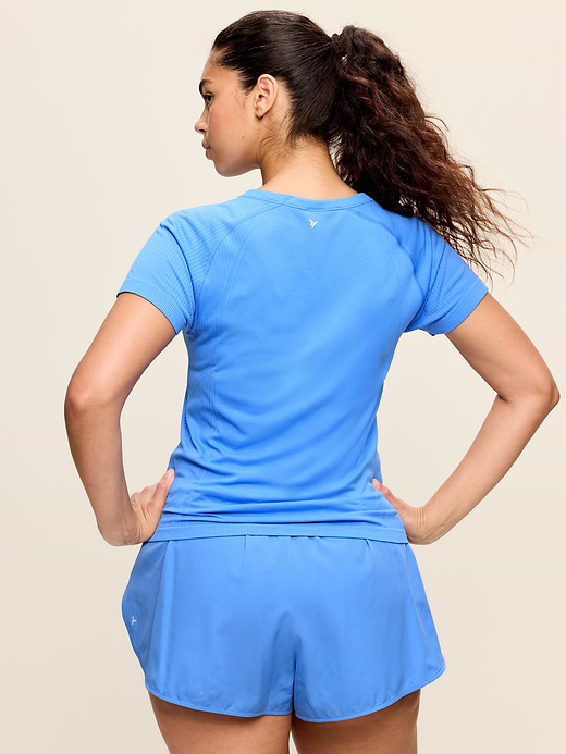 Old Navy Fluid Seamless Fitted T-Shirt — photo 7