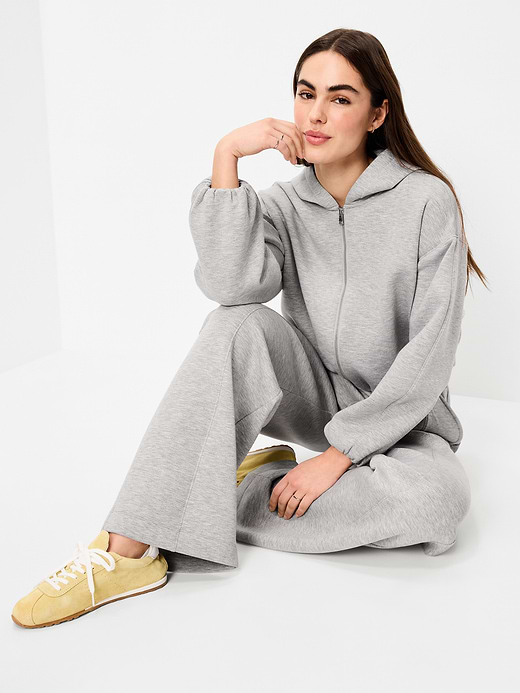 Old Navy Bounce Fleece Bubble-Hem Hoodie Sweatshirt — photo 4