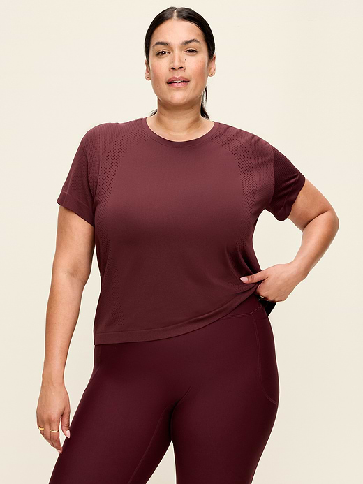 Old Navy Fluid Seamless Loose T-Shirt — photo 8
