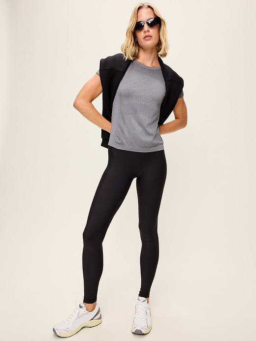 Old Navy Fluid Seamless Fitted T-Shirt — photo 4