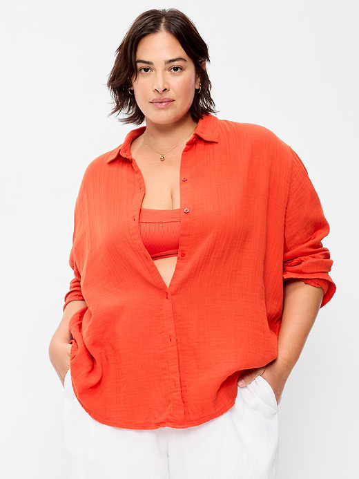 Old Navy Open-Back Crinkle Gauze Button-Down Shirt — photo 8