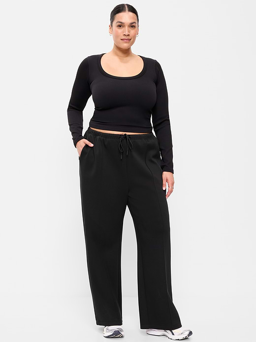 Old Navy Mid-Rise Dynamic Fleece Textured Wide-Leg Sweatpants — photo 8