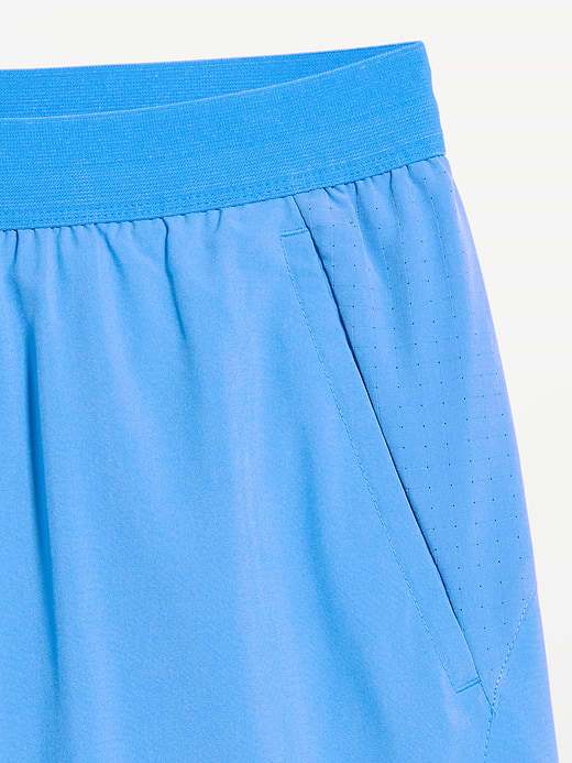 Old Navy Performance Vent Run Shorts -- 5-inch inseam — photo 4