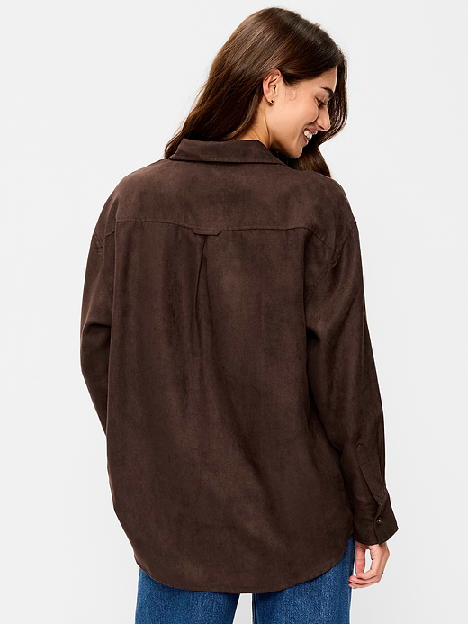 Old Navy Oversized Boyfriend Button-Down Faux-Suede Shirt — photo 3