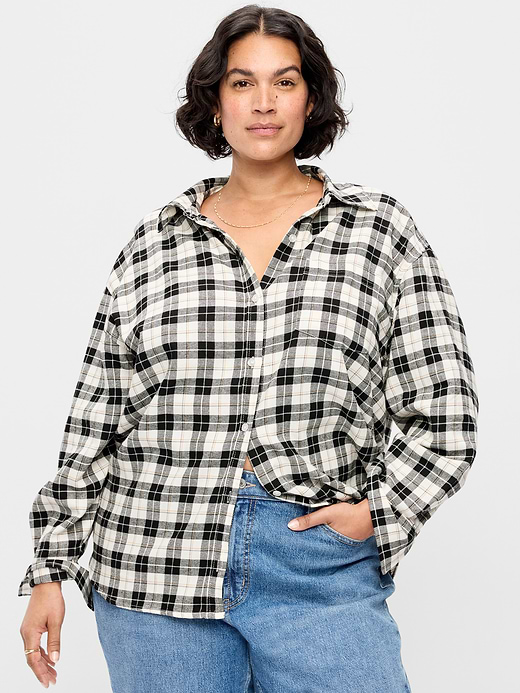 Old Navy Oversized Button-Down Boyfriend Flannel Shirt — photo 8