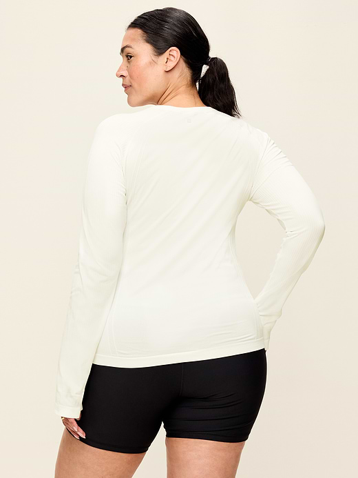 Old Navy Fluid Seamless Fitted Top — photo 9