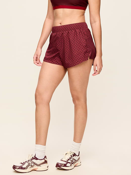 Old Navy Mid-Rise StretchTech Run Shorts -- 3-inch inseam — photo 5