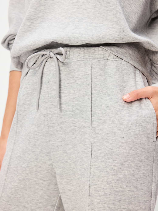 Old Navy Mid-Rise Dynamic Fleece Textured Wide-Leg Sweatpants — photo 5