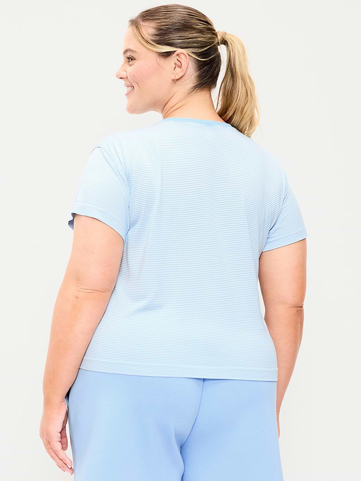 Old Navy Fluid Seamless Loose T-Shirt — photo 9