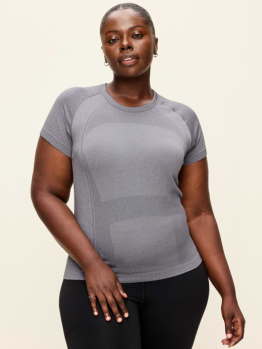 Old Navy Fluid Seamless Fitted T-Shirt — photo 8