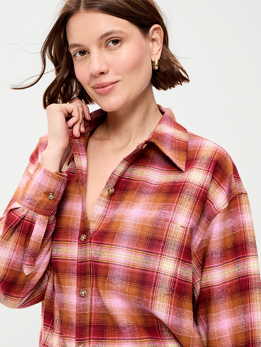 Old Navy Oversized Button-Down Boyfriend Flannel Shirt — photo 5