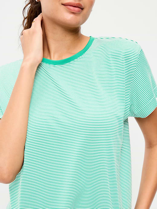 Old Navy Fluid Seamless Loose T-Shirt — photo 5