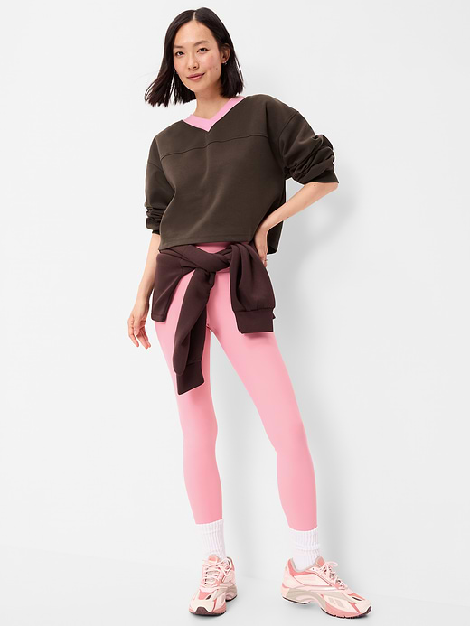 Old Navy Dynamic Fleece Oversized Cropped Sweatshirt — photo 4