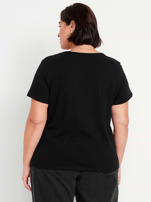 Old Navy EveryWear V-Neck T-Shirt — photo 9