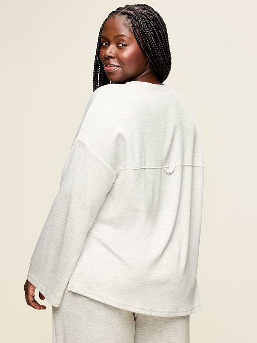Old Navy Bounce Lite Oversized Bell-Sleeve Tunic — photo 9