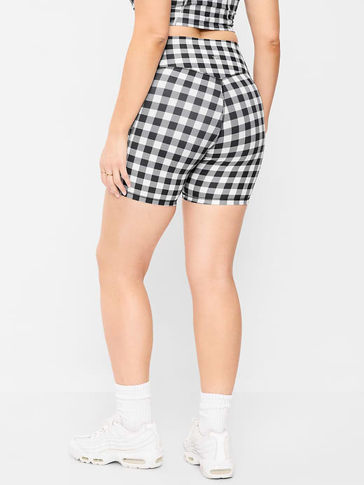 Old Navy Extra-High Waisted PowerSoft Boundless Pocket Biker Shorts-- 6-inch inseam - No Front Seam — photo 6