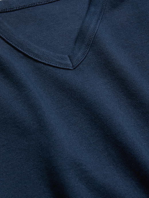 Old Navy Snug High V-Neck T-Shirt — photo 5