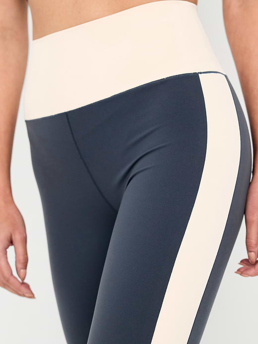 Old Navy Extra High-Waisted StudioSmooth 7/8 Leggings — photo 4