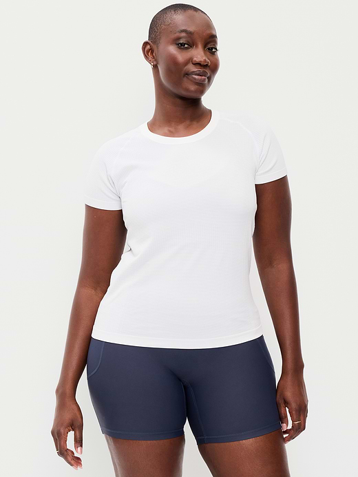 Old Navy Fluid Seamless Fitted T-Shirt — photo 6