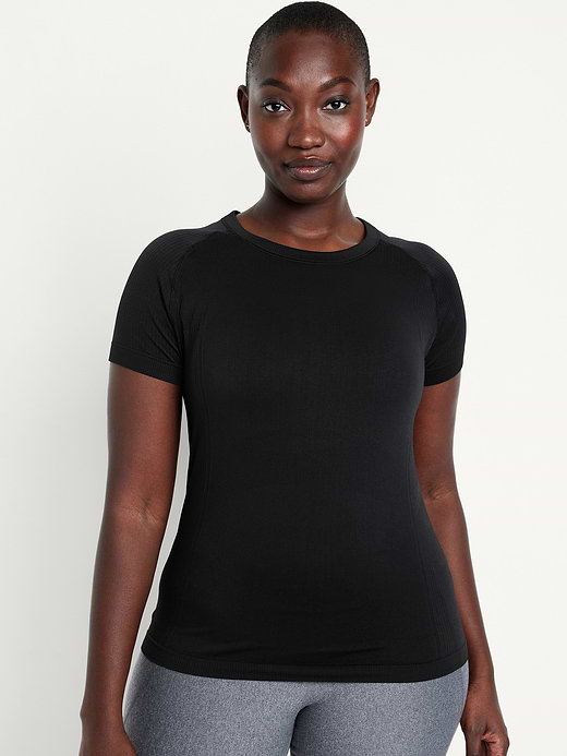 Old Navy Fluid Seamless Fitted T-Shirt — photo 6