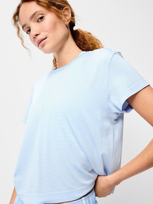 Old Navy Fluid Seamless Loose T-Shirt — photo 5